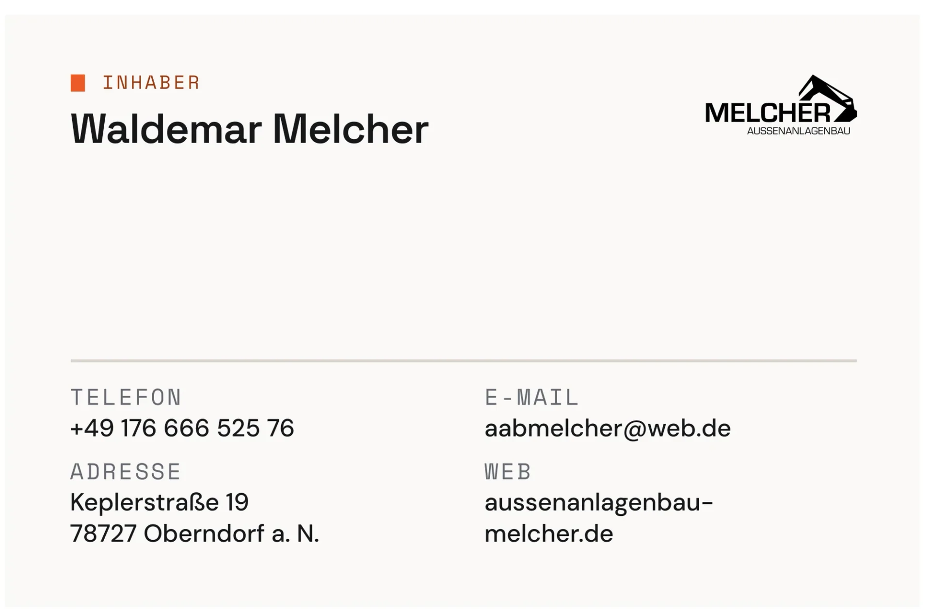 Visitenkarte Rückseite mit Name, Kontaktdaten und Logo