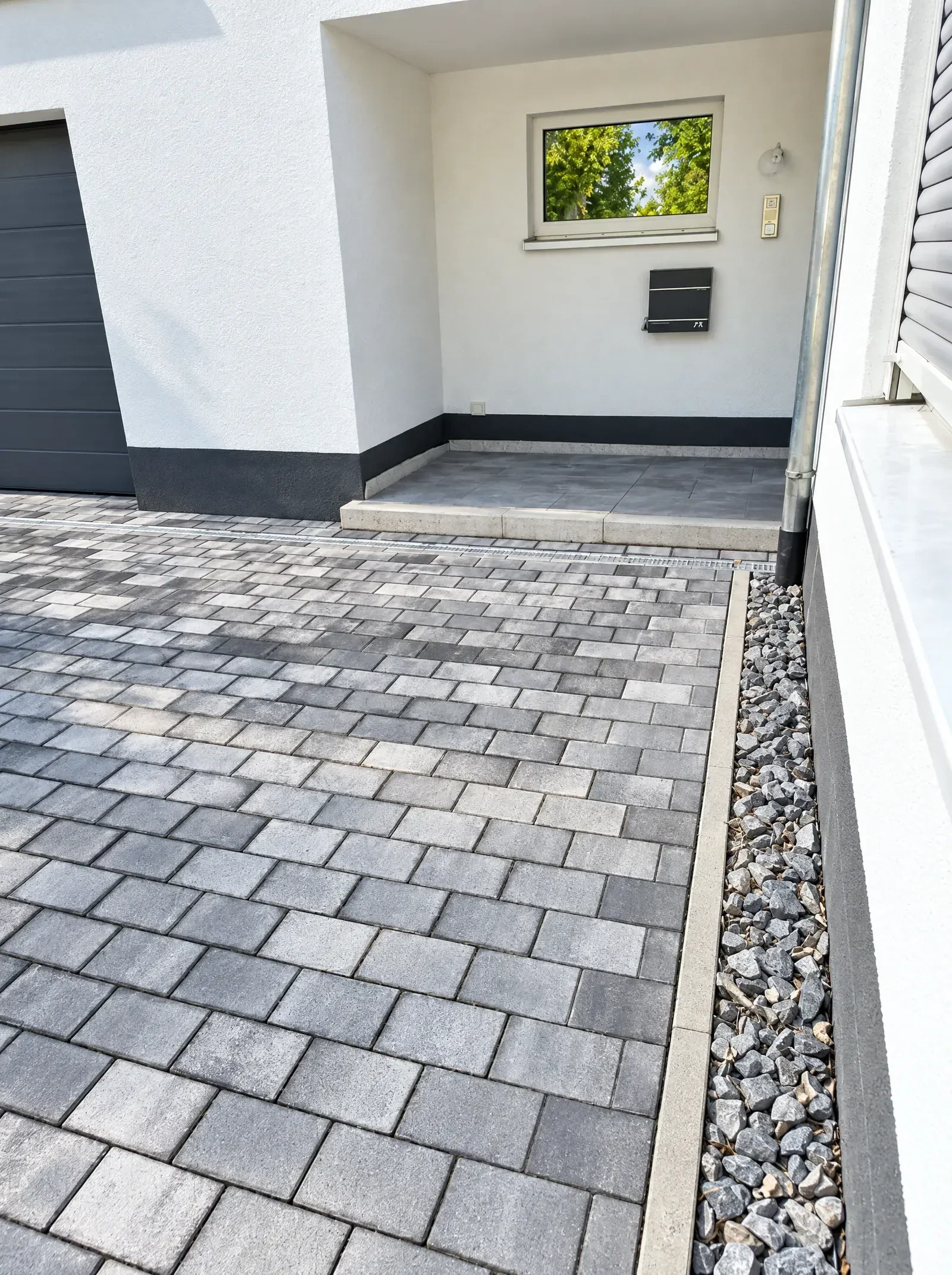 Pflaster am Hauseingang — Projekt von Außenanlagenbau Melcher